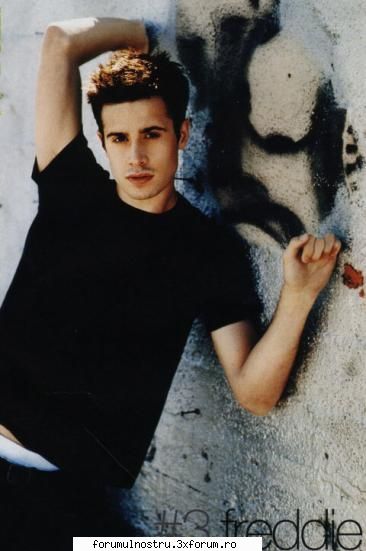 nu uitati freddie prinze jr. este cel mai frumos barbat si o iubeste pe mirela mult oana